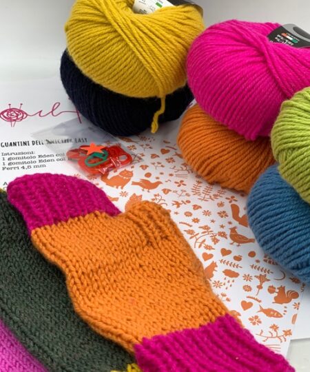 Alternative view of Modello Maglia: Guantini dell’amicizia