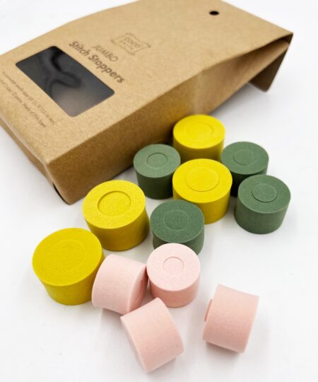 Negozio di filati online. Disponibili tanti accessori per chi ama lavorare a maglia o uncinetto, dai marcapunti ai ferri circolari, alle borse porta ferri