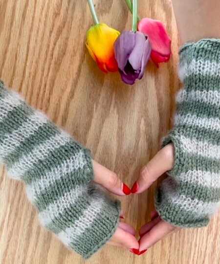 oltre a gomitoli online tanti kit uncinetto e maglia il kit guanti di lana è ideale per le principianti del lavoro a maglia