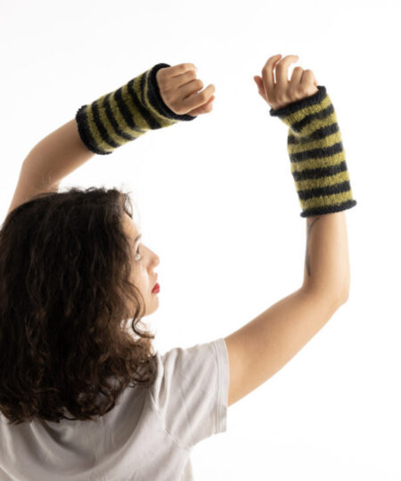 oltre a gomitoli online tanti kit uncinetto e maglia il kit guanti di lana è ideale per le principianti del lavoro a maglia