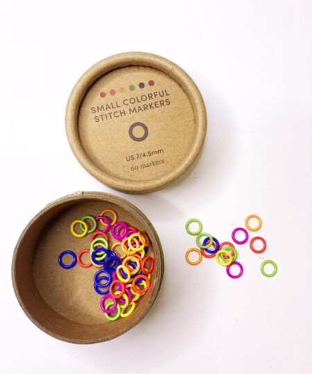 Negozio di filati online. Disponibili tanti accessori per chi ama lavorare a maglia o uncinetto, dai marcapunti ai ferri circolari, alle borse porta ferri