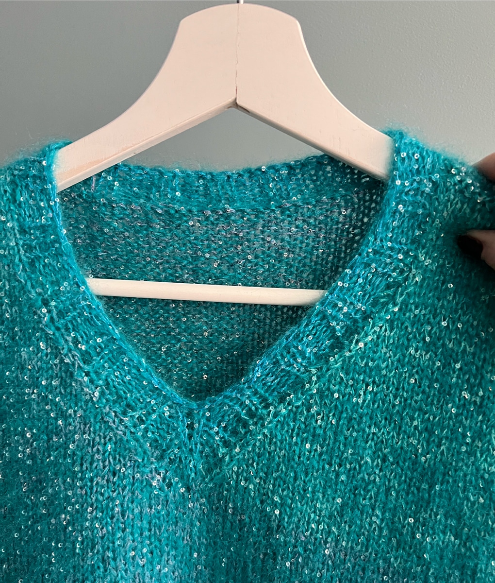 gilet ai ferri con paillettes scollo a v costruzione bottom up in mohair