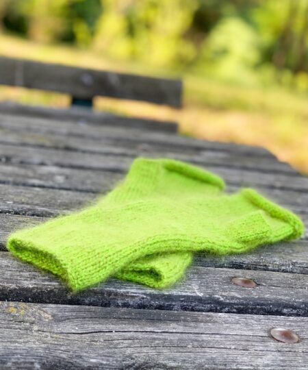 Negozio di filati on line. kit Maglia: Guantini Chic con gioco di ferri se sei principiante ed ami i lavori ai ferri ecco il modello per te