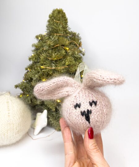 palla di natale fatta ai ferri con lana e mohair sesia tricot