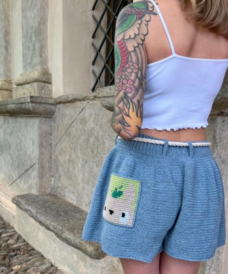 totoro short all'uncinetto realizzati dalla designer Giulia Pizzato con il filato reborn jeans filato riciclato di kremke so Wool