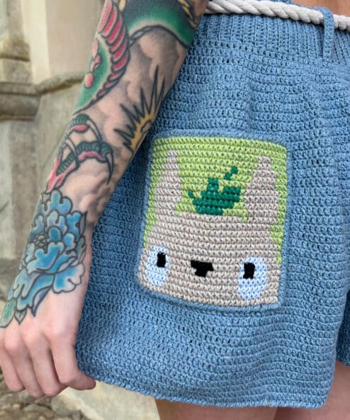 totoro short all'uncinetto realizzati dalla designer Giulia Pizzato con il filato reborn jeans filato riciclato di kremke so Wool