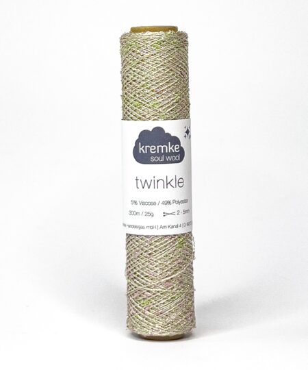filato Lamè Twinkle Kremke Soul Wool è un filato per tutte le stagioni luminoso e morbido puoi lavorarlo all'uncinetto o ferri