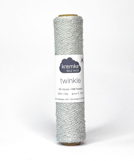 filato Lamè Twinkle Kremke Soul Wool è un filato per tutte le stagioni luminoso e morbido puoi lavorarlo all'uncinetto o ferri