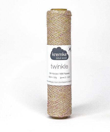 filato Lamè Twinkle Kremke Soul Wool è un filato per tutte le stagioni luminoso e morbido puoi lavorarlo all'uncinetto o ferri