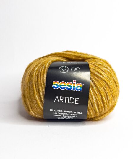 Artide è un gomitolo in alpaca e lana di Sesia Filati soffice e caldo ideale per lavori ai ferri a maglia e uncinetto