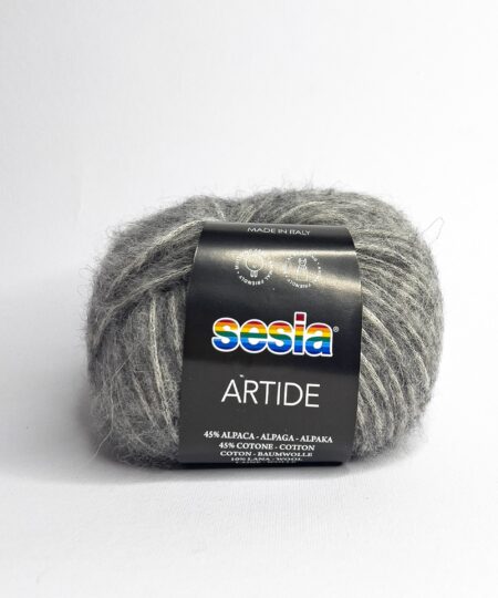 Artide è un gomitolo in alpaca e lana di Sesia Filati soffice e caldo ideale per lavori ai ferri a maglia e uncinetto