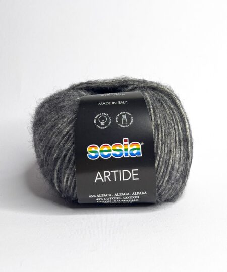 Artide è un gomitolo in alpaca e lana di Sesia Filati soffice e caldo ideale per lavori ai ferri a maglia e uncinetto