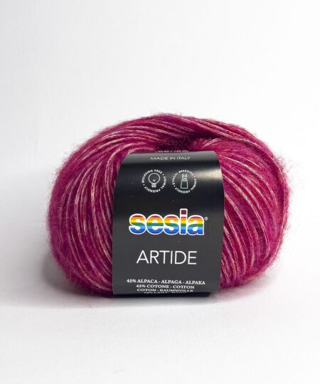 Artide è un gomitolo in alpaca e lana di Sesia Filati soffice e caldo ideale per lavori ai ferri a maglia e uncinetto