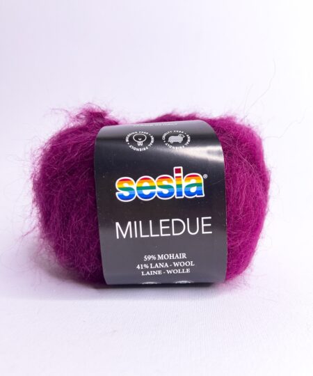 Milledue di Manifattura Sesia è un filato in Mohair e lana morbidissima Super Bulky ideale per lavori ai ferri o all'uncinetto