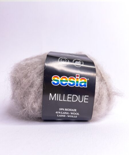Milledue di Manifattura Sesia è un filato in Mohair e lana morbidissima Super Bulky ideale per lavori ai ferri o all'uncinetto