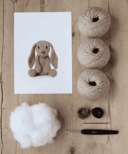 emma la coniglietta è un Kit Amigurumi con Filati Toft un regalo ideale per gli amanti dell'uncinetto anche per i principianti