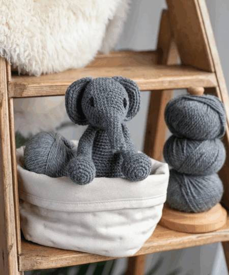 bridget l'elefantina è un Kit Amigurumi con Filati Toft un regalo ideale per gli amanti dell'uncinetto anche per i principianti
