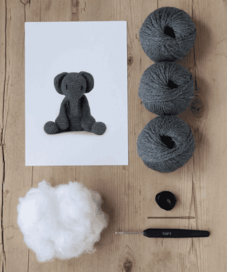 bridget l'elefantina è un Kit Amigurumi con Filati Toft un regalo ideale per gli amanti dell'uncinetto anche per i principianti
