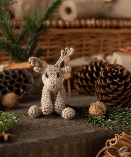 Mini Donna la Renna è un Kit Amigurumi con Filati Toft un regalo ideale per gli amanti dell'uncinetto anche per i principianti