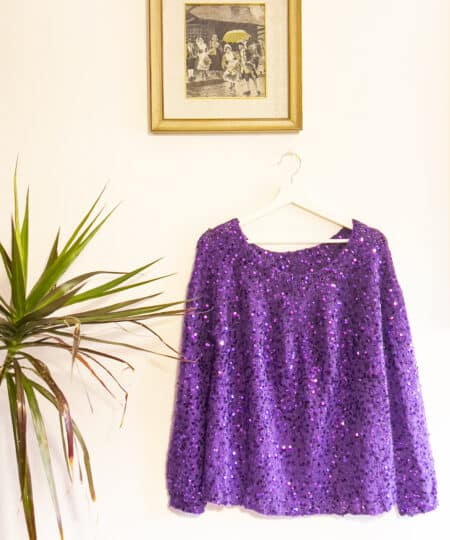 Kit Maglia realizzato con i ferri circolari e costruzione top-down maglia in lana e alpaca e paillettes lana grossa cosmo livello facile