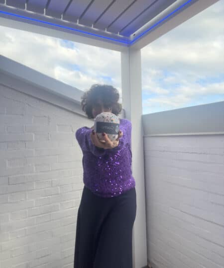 Kit Maglia realizzato con i ferri circolari e costruzione top-down maglia in lana e alpaca e paillettes lana grossa cosmo livello facile